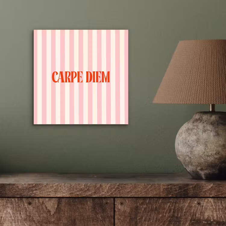 Zachtroze - Rood - Strepen - Carpe Diem aluminium wit klein -sfeer2