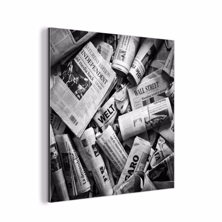 Krant - Stapel - Nieuws - Zwart-wit aluminium wit klein -3d