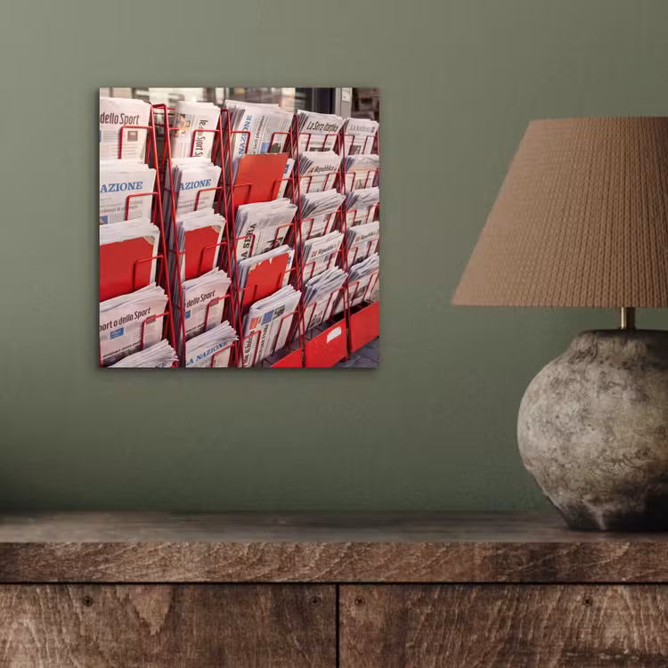 Kranten - Rek - Stedelijk - Dagelijks leven - Rood aluminium wit klein -sfeer2