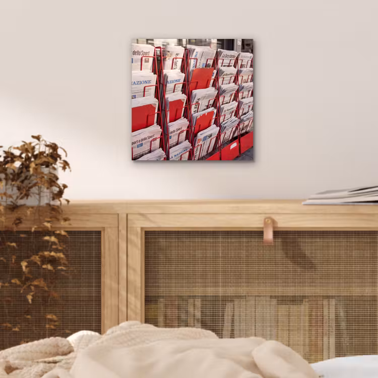 Kranten - Rek - Stedelijk - Dagelijks leven - Rood aluminium wit klein -sfeer3