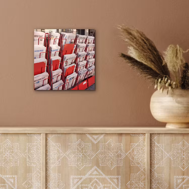 Kranten - Rek - Stedelijk - Dagelijks leven - Rood aluminium wit klein -sfeer4