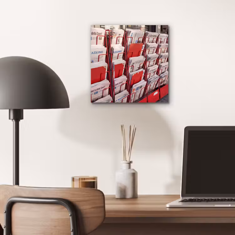 Kranten - Rek - Stedelijk - Dagelijks leven - Rood aluminium wit klein -sfeer5