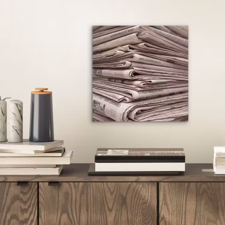 Kranten - Stapel - Nieuws - Vintage - Beige aluminium wit klein -sfeer1