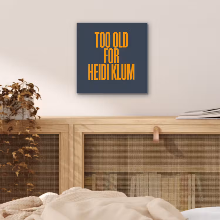 Too old for heidi klum - Geel - Blauw aluminium wit klein -sfeer3