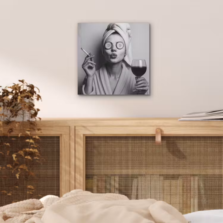 Vrouw - Masker - Wijn - Sigaret aluminium wit klein -sfeer3