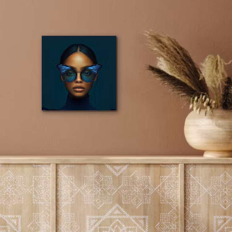 Vrouw - Vlinder - Bril - Blauw - Modern - Portret aluminium wit klein -sfeer4