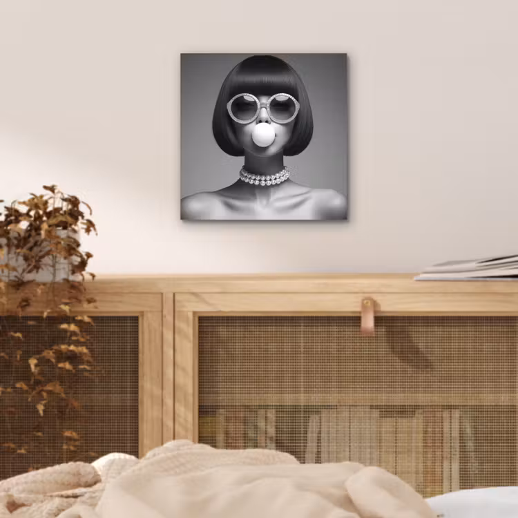 Vrouw - Zwart Wit - Ketting - Zonnebril aluminium wit klein -sfeer3