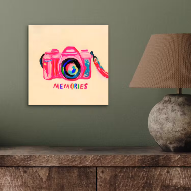 Camera - Memories - Roze - Geschilderd aluminium wit klein -sfeer2