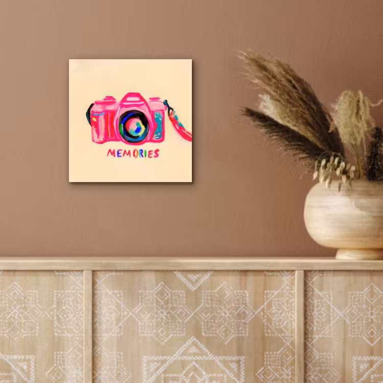 Camera - Memories - Roze - Geschilderd aluminium wit klein -sfeer4
