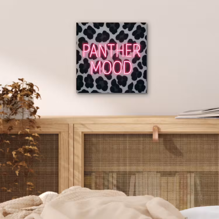Panterprint - Zwart - Neonletters - Roze aluminium wit klein -sfeer3