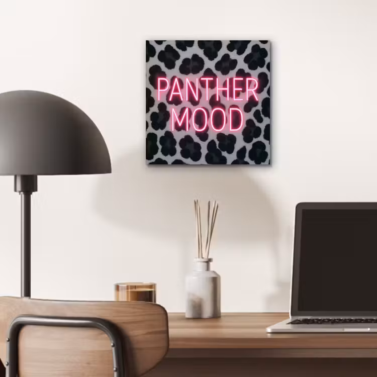 Panterprint - Zwart - Neonletters - Roze aluminium wit klein -sfeer5