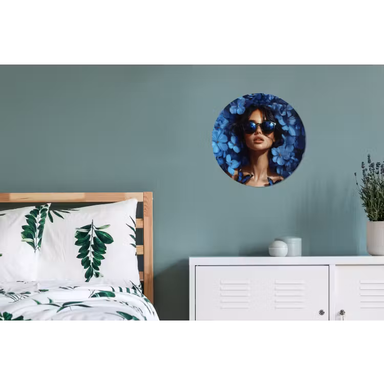 Vrouw - Blauw - Bloemen - Vlinders - Natuur Wandcirkel aluminium klein -slaapkamer