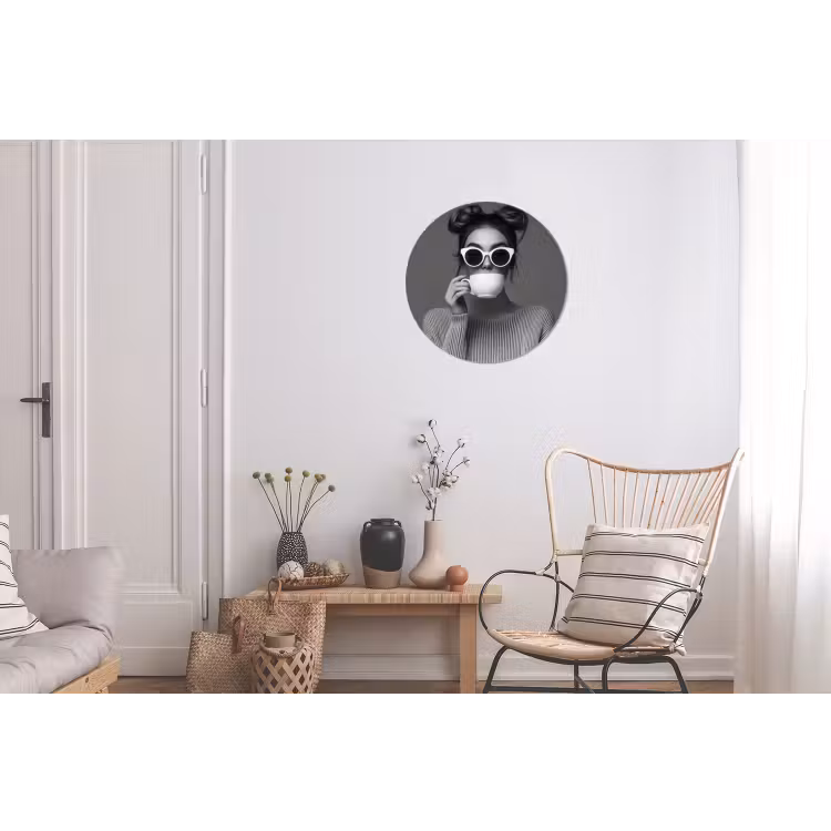 Vrouw - Koffie - Zwart - Wit Wandcirkel aluminium klein -woonkamer
