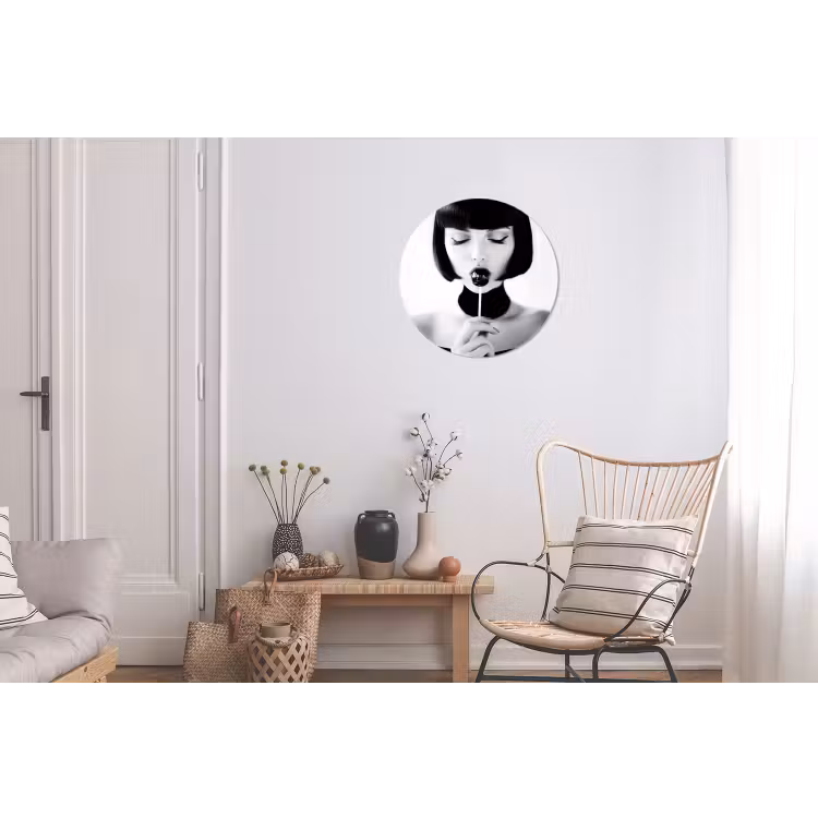 Vrouw - Lolly - Zwart - Wit Wandcirkel aluminium klein -woonkamer