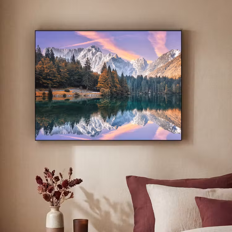 Bergen - Bos - Water - Lucht - Roze - Paars Textielframe zwart klein -sfeer1