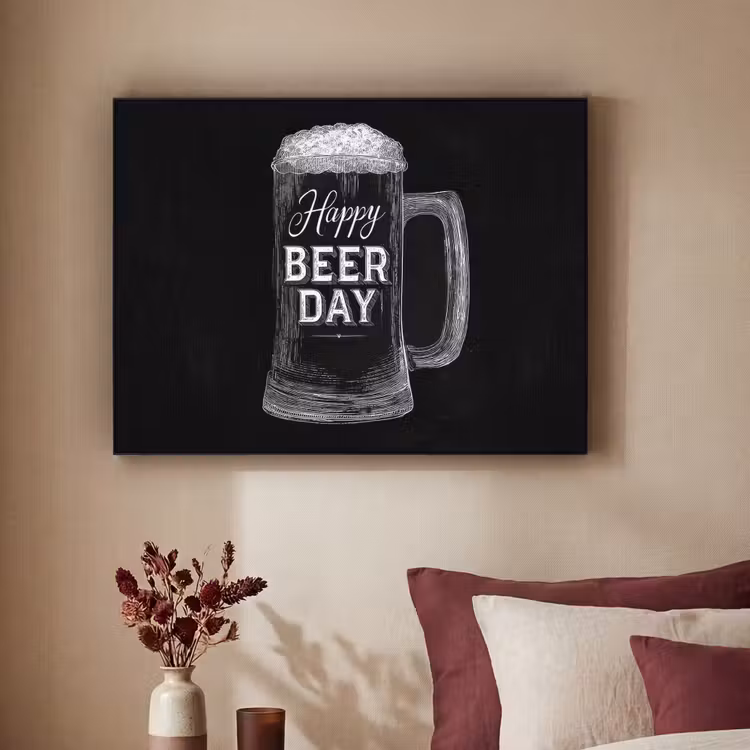 Bierpul - Witte krijtletters - Happy beer day Textielframe - compleet frame klein -sfeer1