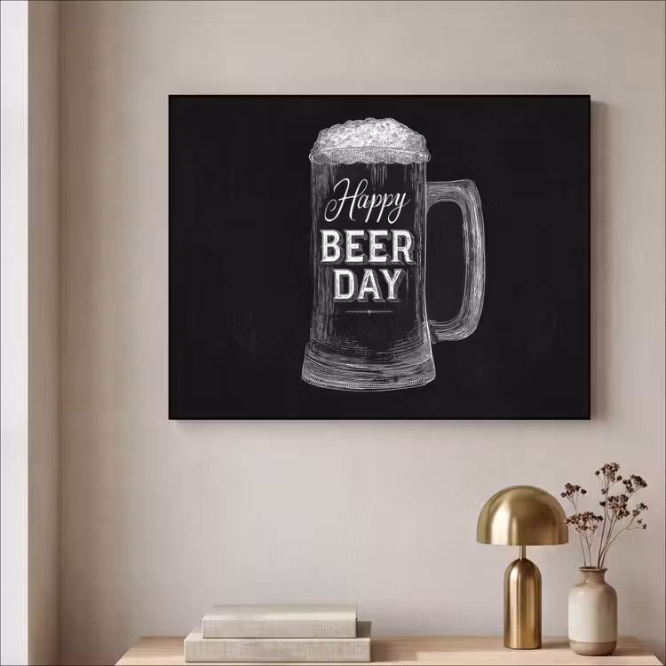 Bierpul - Witte krijtletters - Happy beer day Textielframe - compleet frame klein -sfeer2