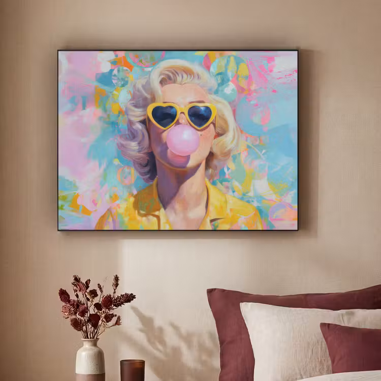 Vrouw - Blond - Roze kauwgom - Kleurrijk - Pastel Textielframe - compleet frame klein -sfeer1