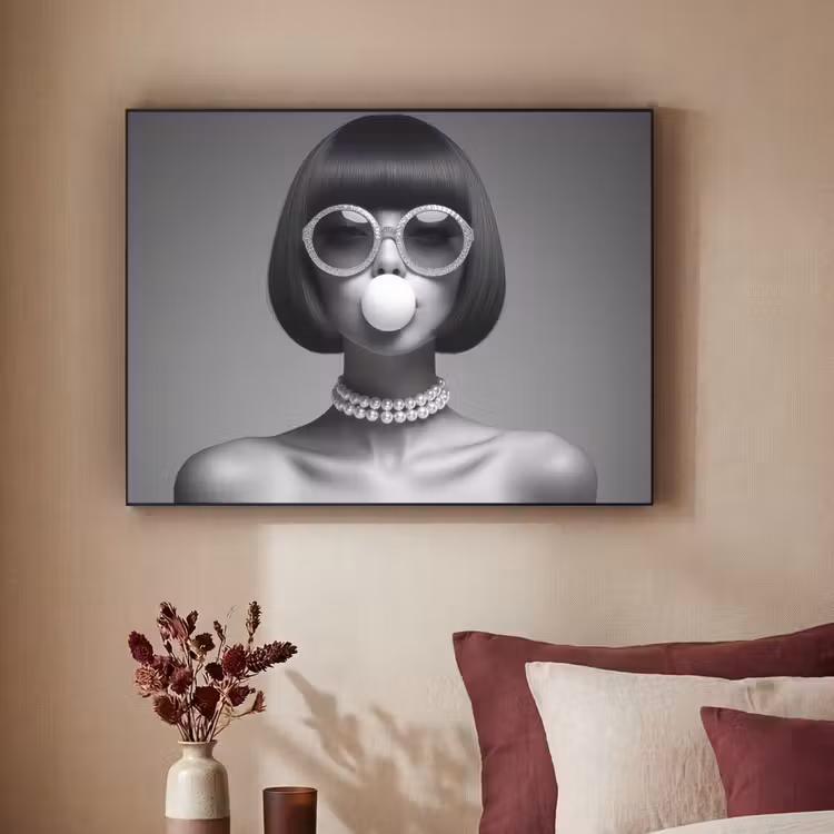 Vrouw - Zwart Wit - Ketting - Zonnebril Textielframe - compleet frame klein -sfeer1