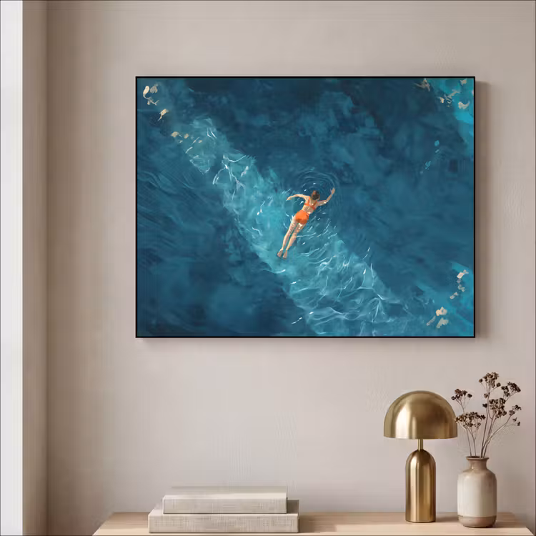 Vrouw - Water - Bikini - Oranje Textielframe zwart klein -sfeer2