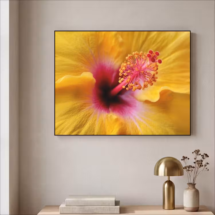 Geel - Hibiscus - Tropisch Textielframe zwart klein -sfeer2