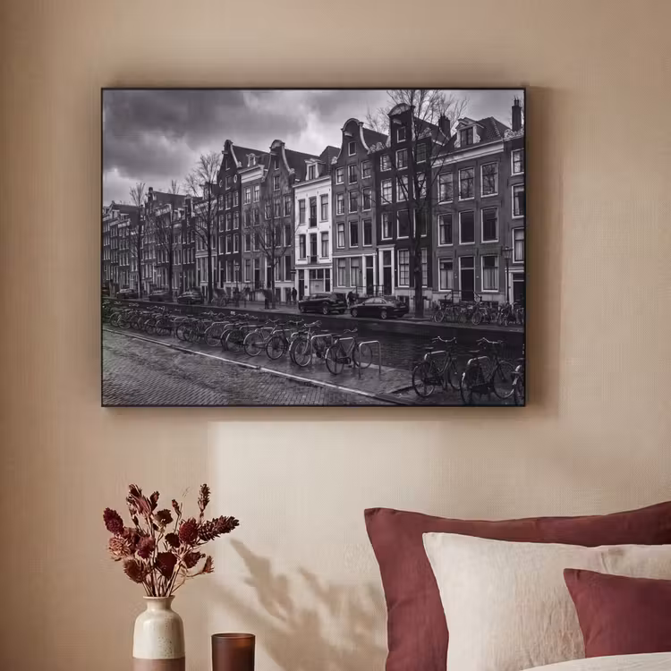 Huis - Gracht - Amsterdam - Architectuur - Zwart-wit Textielframe zwart klein -sfeer1