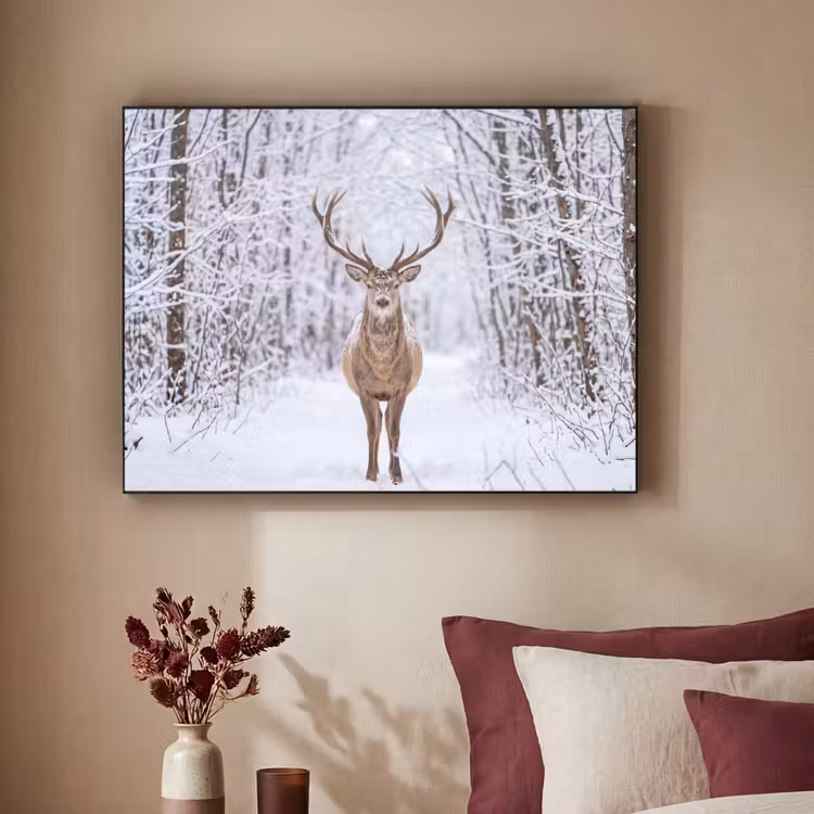 Hert - Winter - Bos - Natuur - Wit Textielframe zwart klein -sfeer1