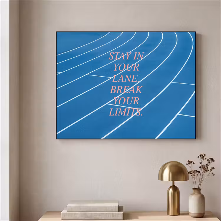 Atletiekbaan - Blauw - Tekst -Roze Textielframe - compleet frame klein -sfeer2