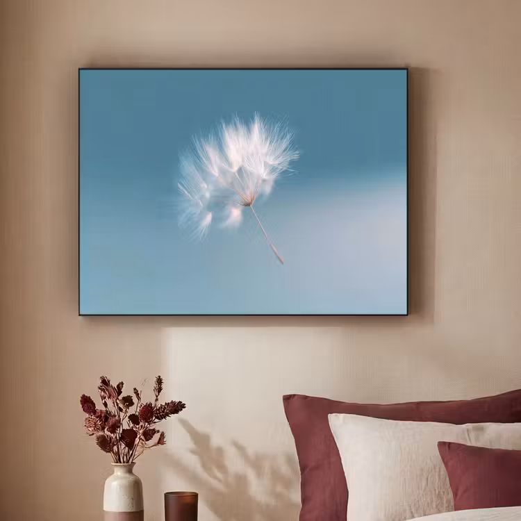 Paardenbloempluisje - Blauw - Lucht Textielframe zwart klein -sfeer1
