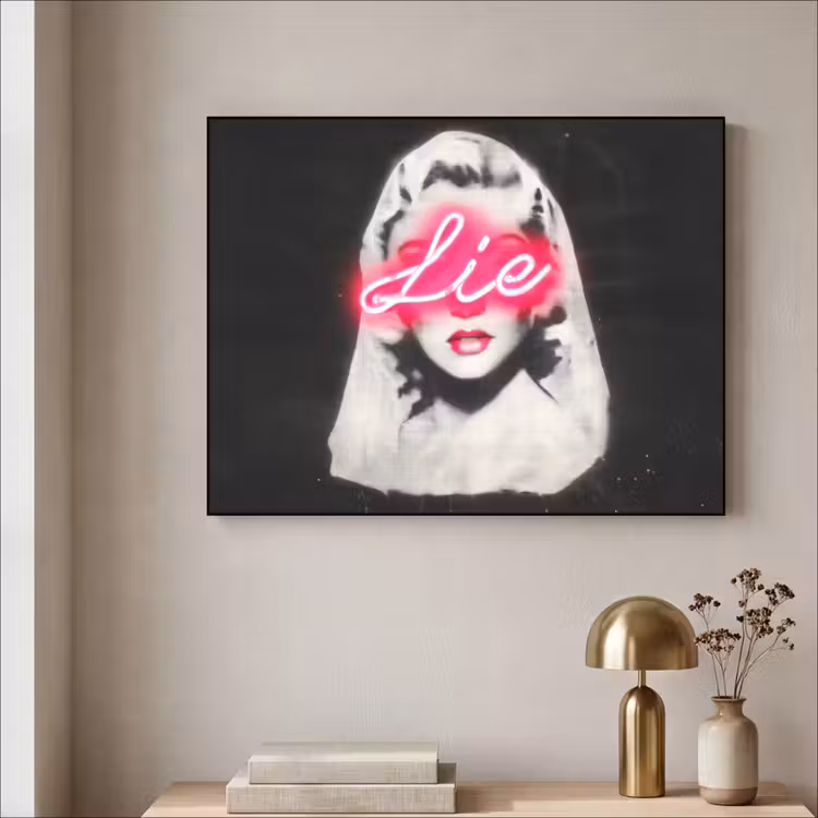 Neon - Letters - Vintage - Vrouw Textielframe - compleet frame klein -sfeer2