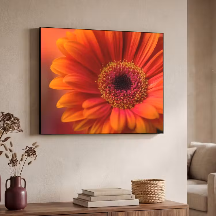 Oranje - Gerbera - Intens Textielframe zwart klein -sfeer3