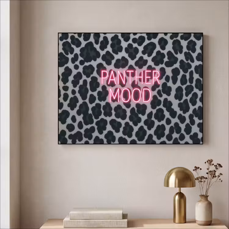 Panterprint - Zwart - Neonletters - Roze Textielframe zwart klein -sfeer2