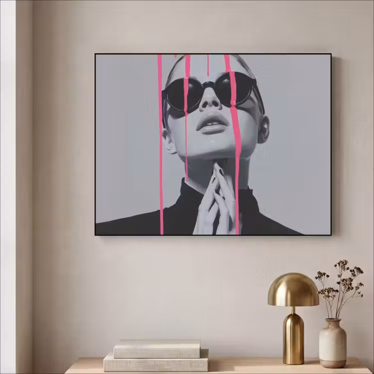 Portret - Vrouw - Zonnebril - Verfdruppels Textielframe - compleet frame klein -sfeer2