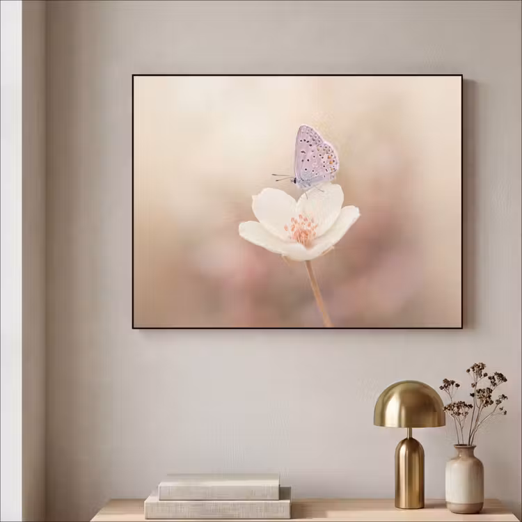 Vlinder - Bloem - Blauw Textielframe zwart klein -sfeer2