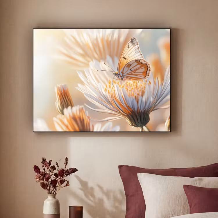 Vlinder - Bloem - Oranje Textielframe zwart klein -sfeer1