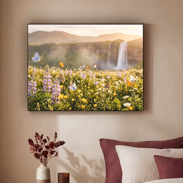 Vlinders - Waterval - Bloemenveld Textielframe zwart klein -sfeer1