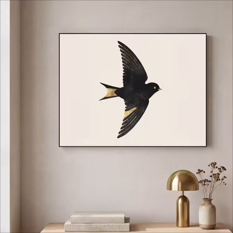 Zwarte zwaluw - Gouden accenten - Lichte achtergrond Textielframe zwart klein -sfeer2
