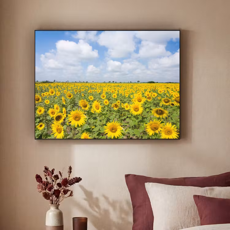 Zonnebloemen - Bloemen - Wolken - Natuur - Geel - Landschap Textielframe zwart klein -sfeer1