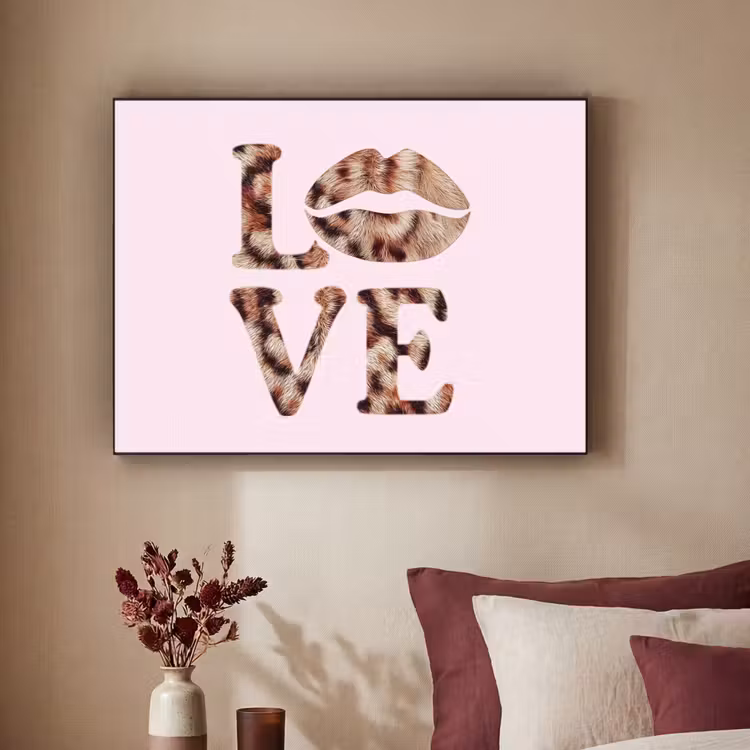 Tekst - Love - Pantervacht - Lichtroze Textielframe zwart klein -sfeer1