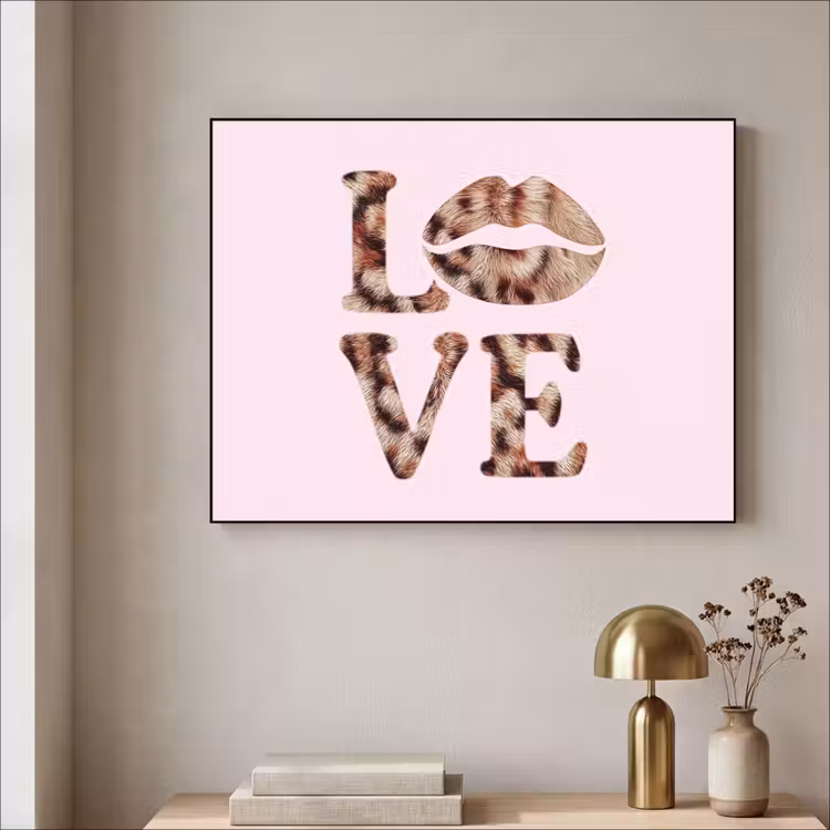 Tekst - Love - Pantervacht - Lichtroze Textielframe zwart klein -sfeer2