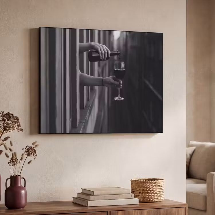 Wijnfles - Glas - Handen - Raam Textielframe zwart klein -sfeer3
