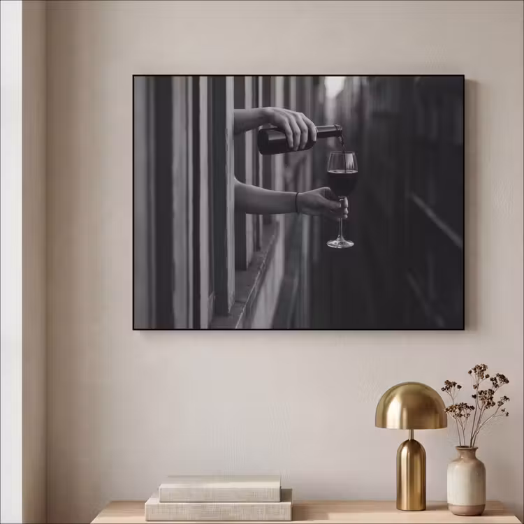 Wijnfles - Glas - Handen - Raam Textielframe - compleet frame klein -sfeer2