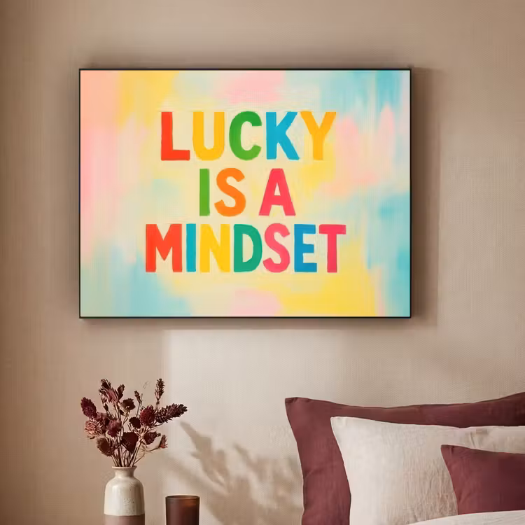 Quote - Lucky - Regenboogkleuren Textielframe - compleet frame klein -sfeer1