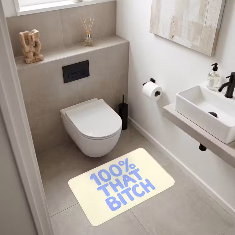 100% that bitch - Blauw - Wit Badmat middel -sfeer4