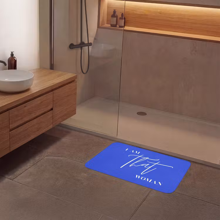 Blauw - I am that woman - Sierlijk - Minimalistisch Badmat middel -sfeer2
