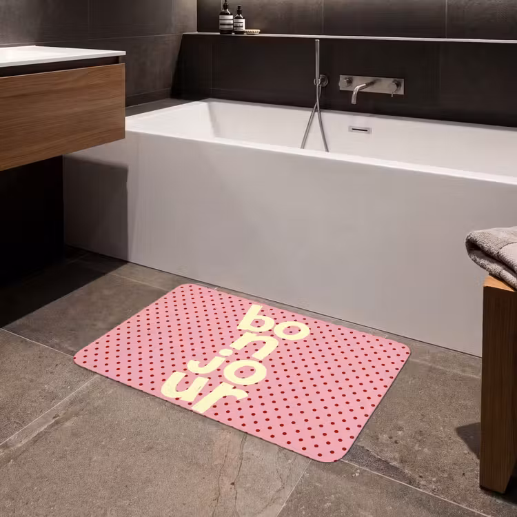 Bonjour - Stippen - Roze- Geel Badmat middel -sfeer3