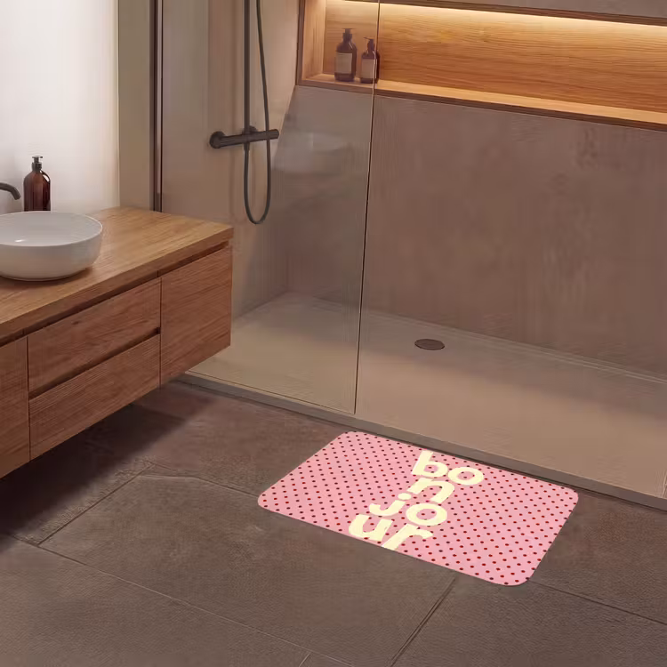 Bonjour - Stippen - Roze- Geel Badmat middel -sfeer2