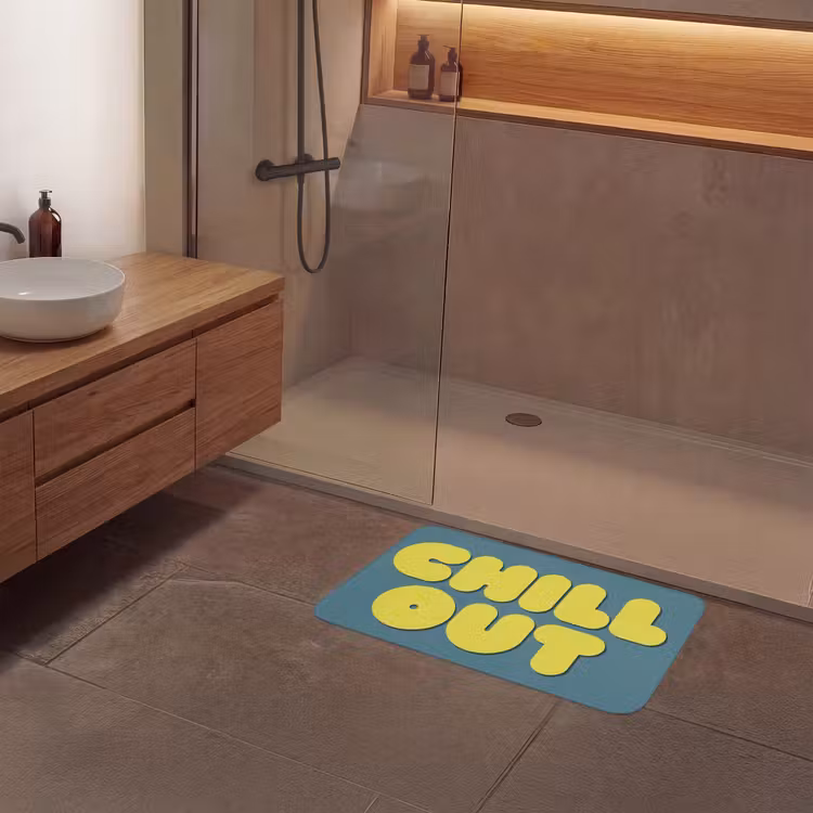 Chill out - Geel - Blauw Badmat middel -sfeer2