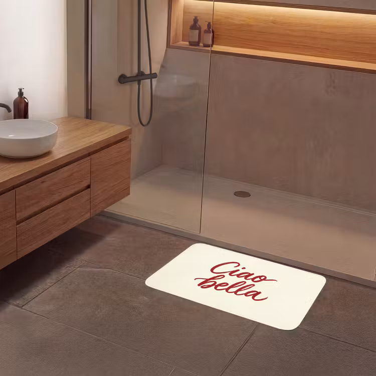 Ciao bella - Rood - Wit - Minimalistisch Badmat middel -sfeer2