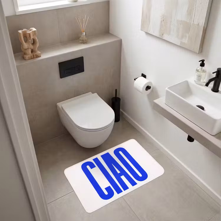 Ciao - Hoofdletters - Blauw - Minimalistisch Badmat middel -sfeer4
